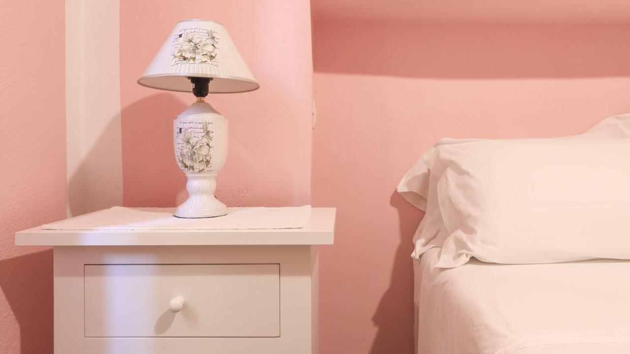 S'Apposentu Bosa Hotel Bagian luar foto