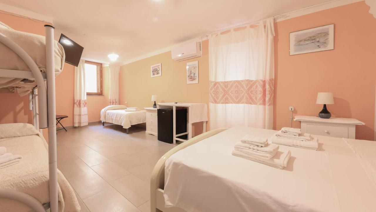 S'Apposentu Bosa Hotel Bagian luar foto
