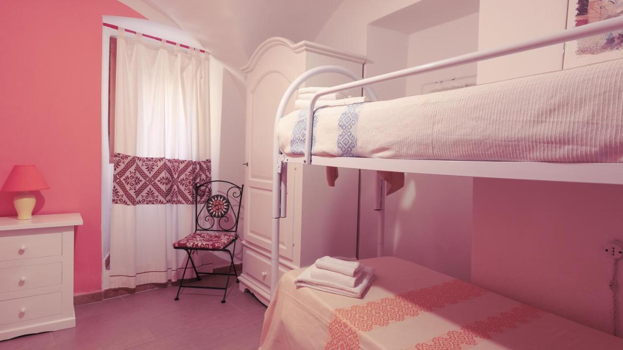S'Apposentu Bosa Hotel Bagian luar foto